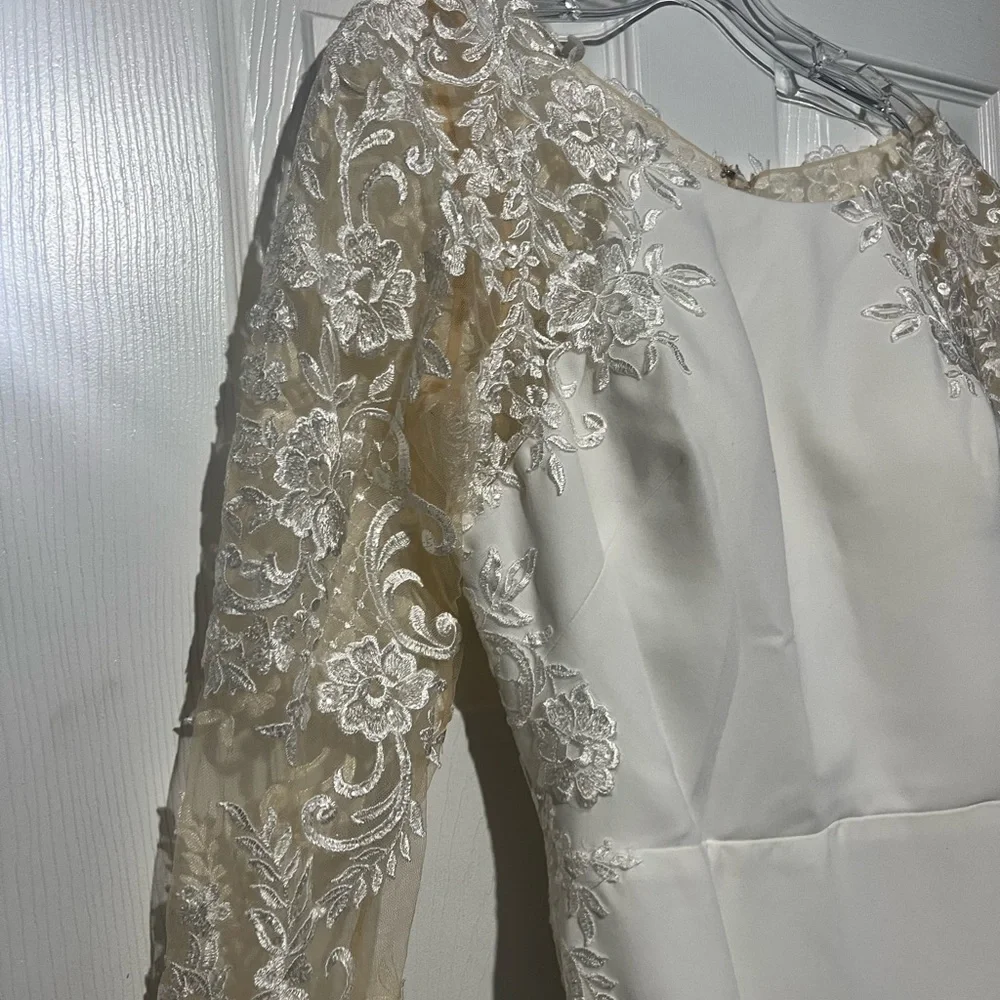 Lightweight, crêpe, long sleeve lace wedding gown ivory - Picture 10 of 15